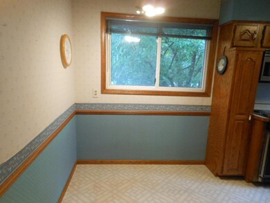 Eat-In Kitchen