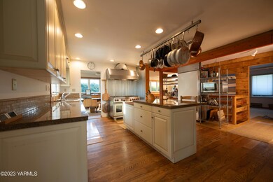 ZZZ_2418_kitchen_OA