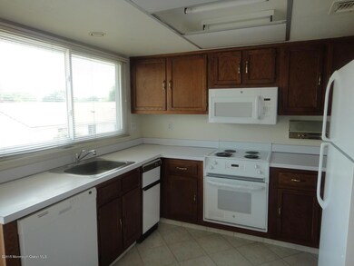 105A Hemlock Plaza, Monroe Township, NJ 08831 - photo 7