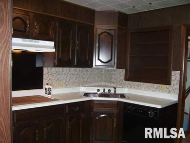 1417 N Logan St, Lincoln, IL 62656 - photo 3