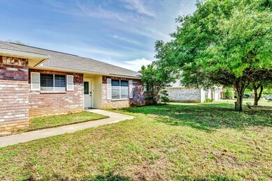 1007 Henrietta St, Fredericksburg, TX 78624 - photo 2
