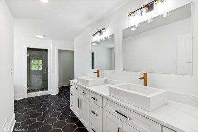 The Views Bathroom 1