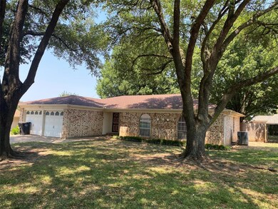1220 Cindy Ln, Cleburne, TX 76033 - photo 3