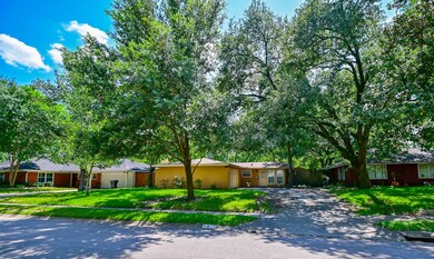 8529 Panatella Dr, Houston, TX 77055 - photo 2