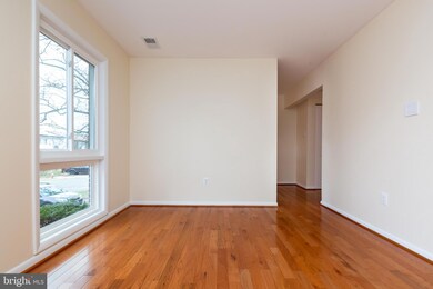 9505 Barcellona Ct, Fairfax, VA 22031 - photo 6