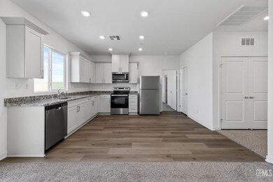 7911 Avocado Ln, Bakersfield, CA 93313 - photo 3