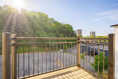 2025_04_April_804_Riverfront_Pkwy_Unit_4