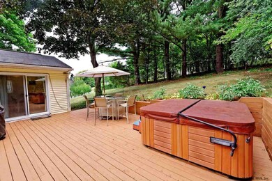 5 Johnson St, Troy, NY 12180 - photo 4