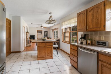 138 Gamache Dr, Ludlow, MA 01056 - photo 5