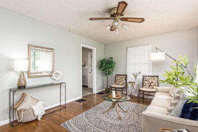 a 808 E Longview0054