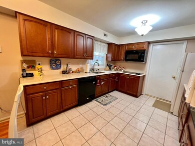 12305 Chalford Ln, Bowie, MD 20715 - photo 4