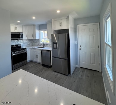 37 Irving St, Carteret, NJ 07008 - photo 2