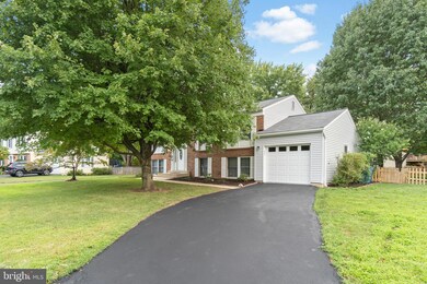 12633 Etruscan Dr, Herndon, VA 20171 - photo 2