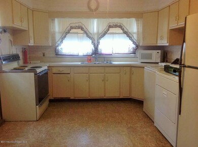 Eat-in Kitchen