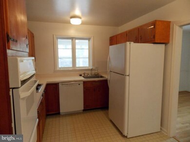 8409 Crown Place, Alexandria, VA 22308 - photo 2