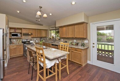 007_Kitchen with Stainless Steel