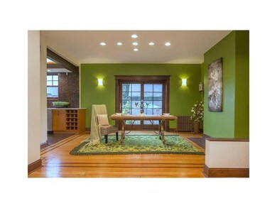 Dining Room. The prettty dining room has French do