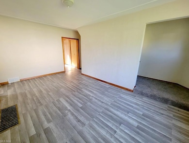 Living room 1sr floor, staircase to the right, lau