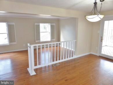 9000 Alexis Ct, Springfield, VA 22152 - photo 3