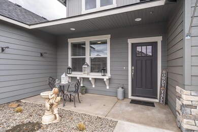 1566 NW 24th Place, Redmond, OR 97756 - photo 2