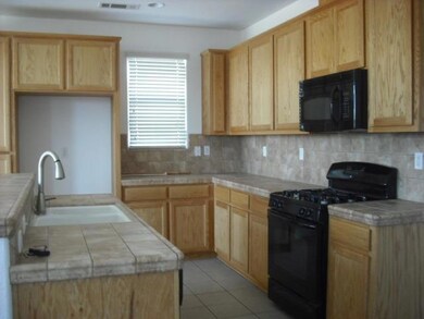 644 N Doree Place, Porterville, CA 93257 - photo 2