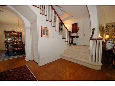 Entry/Foyer.