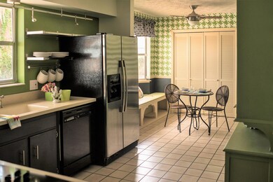 5355 Secluded Oaks Ln, Jacksonville, FL 32210 - photo 4