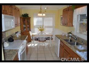 64 Forest Lake Dr, Asheville, NC 28803 - photo 4