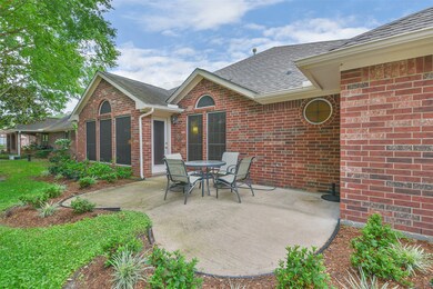 517 Pine Creek Dr, Friendswood, TX 77546 - photo 2