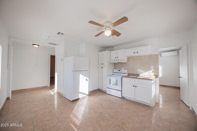 2537 E Willetta St unit 4, Phoenix, AZ 85008 - photo 5