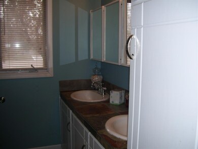 207 W Redwood Dr, North Platte, NE 69101 - photo 4