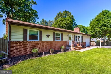 913 Dixon Ave, Sykesville, MD 21784 - photo 2