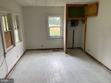 14622 Winchester Grade Rd, Berkeley Springs, WV 25411 - photo 5