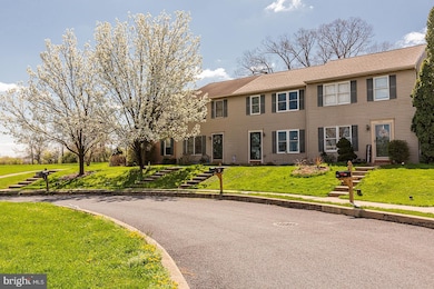 303 Stonecrest Ct, Stevens, PA 17578 - photo 2