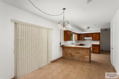 810 S Oregon Ave, Weslaco, TX 78596 - photo 6