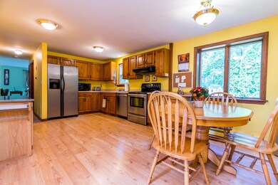 Open kitchen/dining