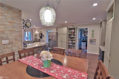 Kitchen with multiple panties