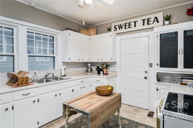 125 1st Ave, Statesville, NC 28677 - photo 5