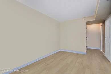 83 Ilyssa Way unit 546, Staten Island, NY 10312 - photo 3