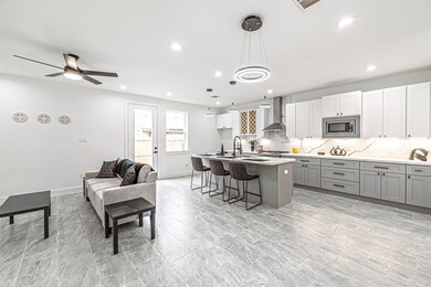 4944 Creekmont Dr, Houston, TX 77091 - photo 7