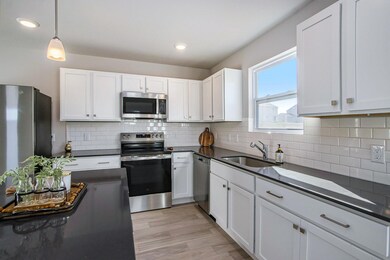 4-CCF036-i1910-Kitchen2