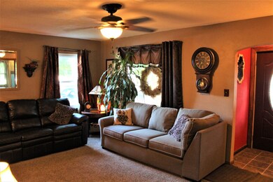 152 W Van Buren St, Nappanee, IN 46550 - photo 2