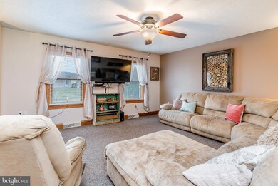 1263 Courtney Dr, Chambersburg, PA 17201 - photo 5