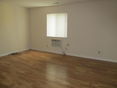 2308 B 4th_living1