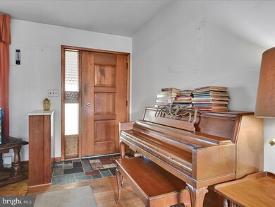 227 Maple Blvd, Orwigsburg, PA 17961 - photo 3