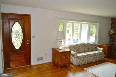 16501 Abbey Dr, Bowie, MD 20715 - photo 2