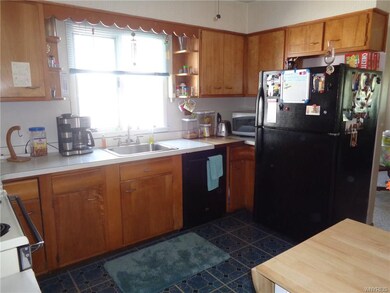 Lower kitchen w/all appliances