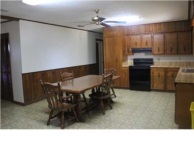 936 Roberta St, New Iberia, LA 70560 - photo 2