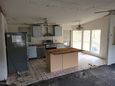 12040 Live Oak Dr, Fort Myers, FL 33908 - photo 2