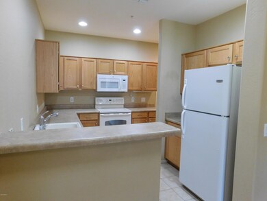 Kitchen w/ Brkfst Bar